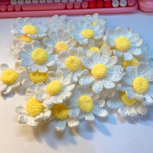 G-Dragon Daisy Pin (1 piece)