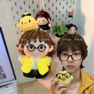 Juhoon Yellow with Chick