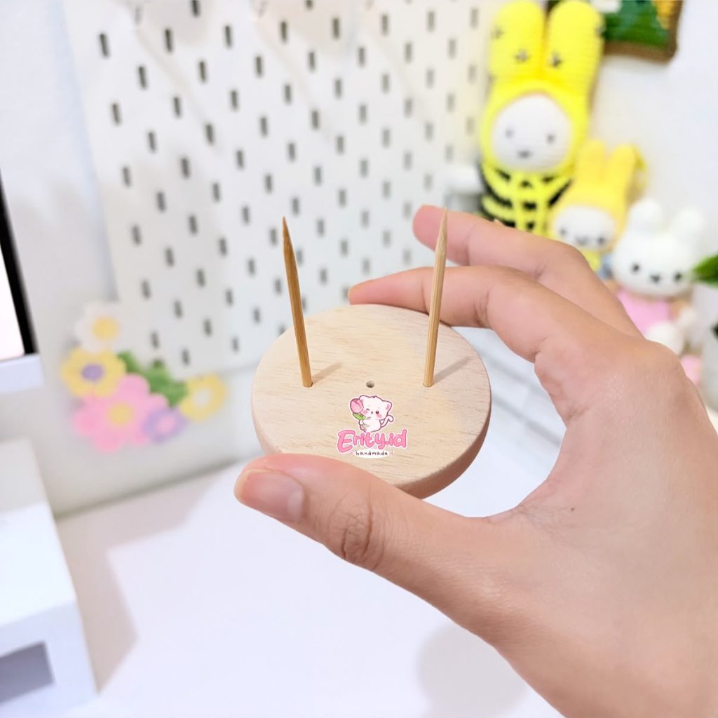 🌷 Wooden Crochet Doll Stand (Ø6 cm)